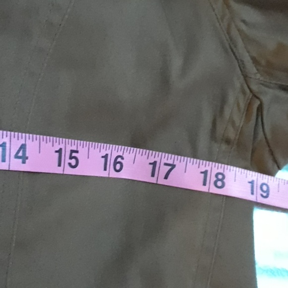 Chic Skirt Suit, size 8 - Picture 3 of 6